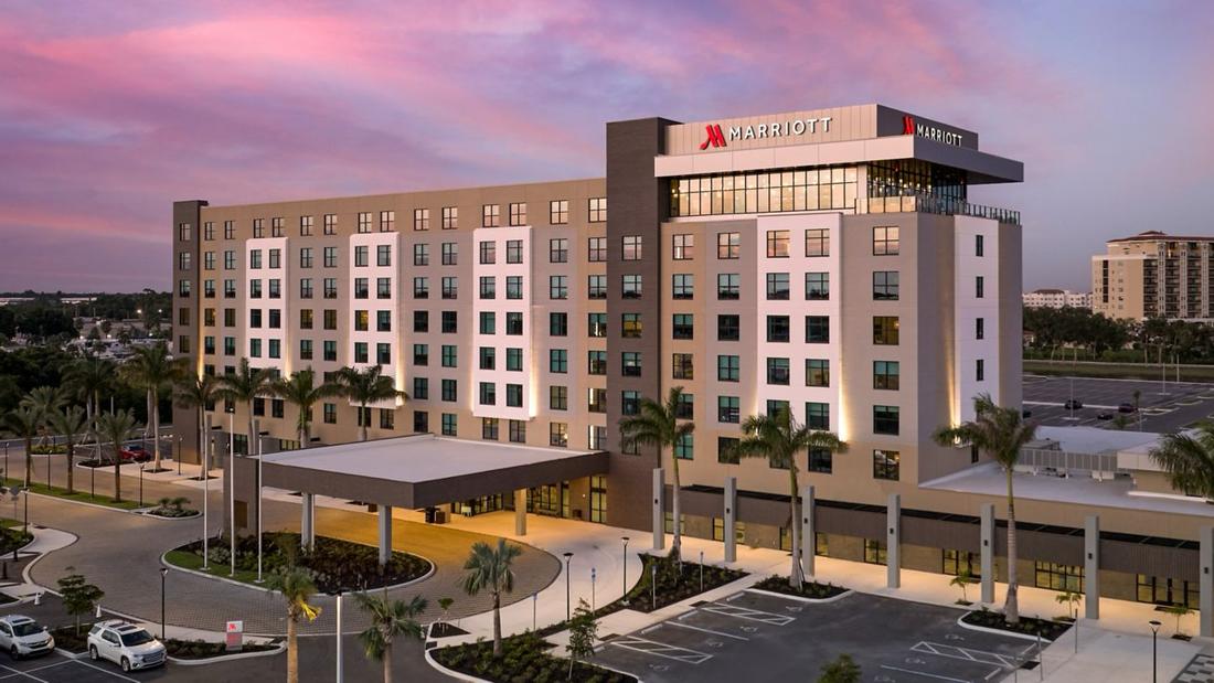 The Palmetto Marriott Resort and Spa at dusk